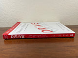 Drive : The Surprising Truth About What Motivates Us by Daniel H. Pink 2009 TPB